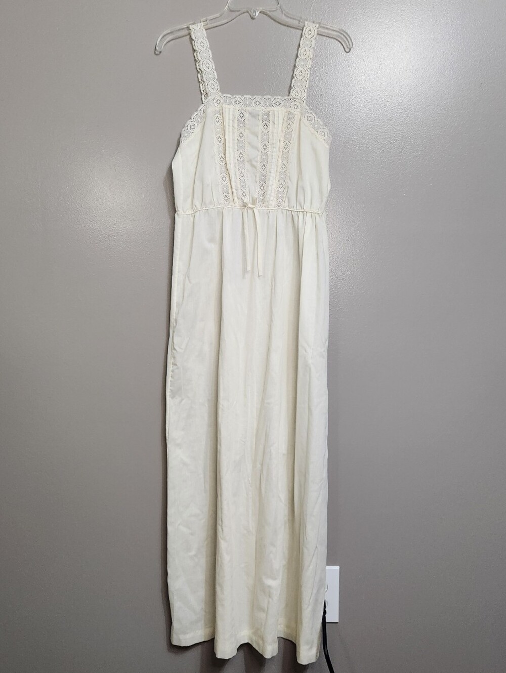 Vintage Deena Lace-Trim Long Ivory Gown Size Small.